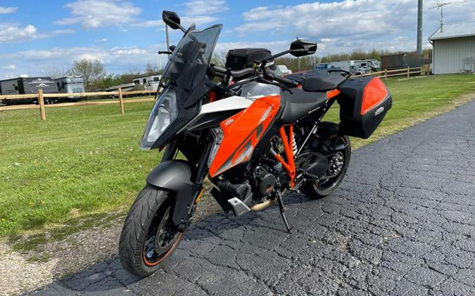 2017 KTM Super Duke 1290 GT - ORANGEBLACK