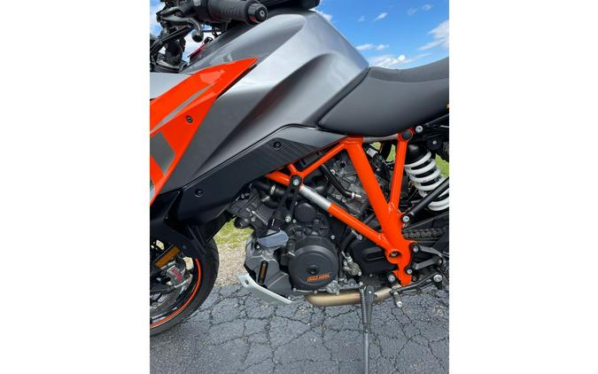 2017 1290 SUPER DUKE GT - ORANGE/BLACK - KTM