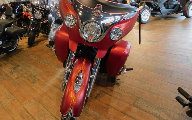 2017 Indian Motorcycle® Roadmaster® Icon Mesa Red Smoke & Thunder Black