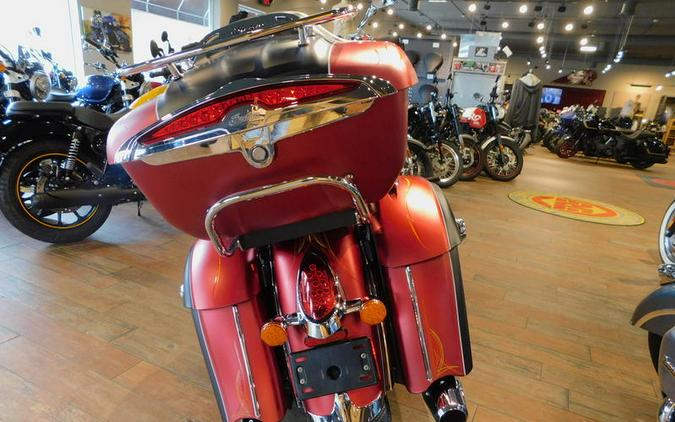 2017 Indian Motorcycle® Roadmaster® Icon Mesa Red Smoke & Thunder Black