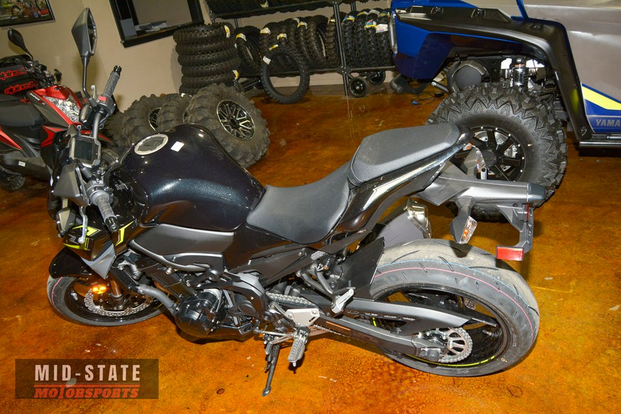 2024 Kawasaki Z900 ABS Metallic Spark Black/Metallic Matte Dark Gray