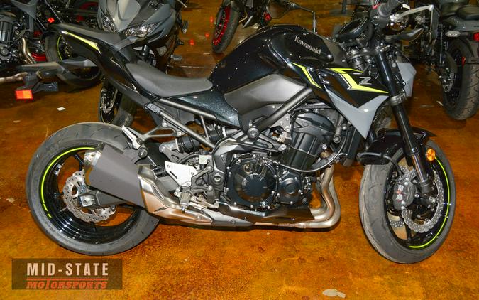 2024 Kawasaki Z900 ABS Metallic Spark Black/Metallic Matte Dark Gray