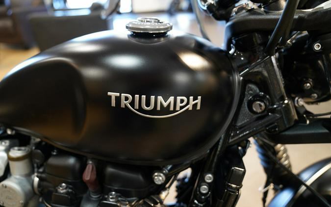 2018 Triumph Bonneville Bobber Black
