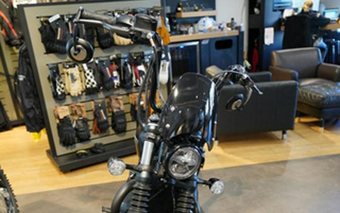 2018 Triumph Bonneville Bobber Black