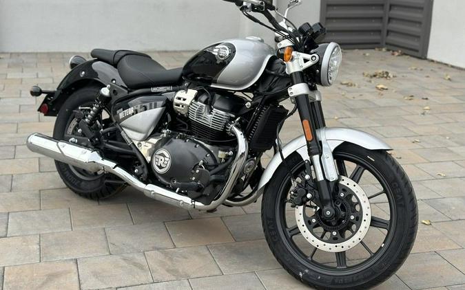 2024 Royal Enfield Super Meteor 650 Review [17 Fast Facts]