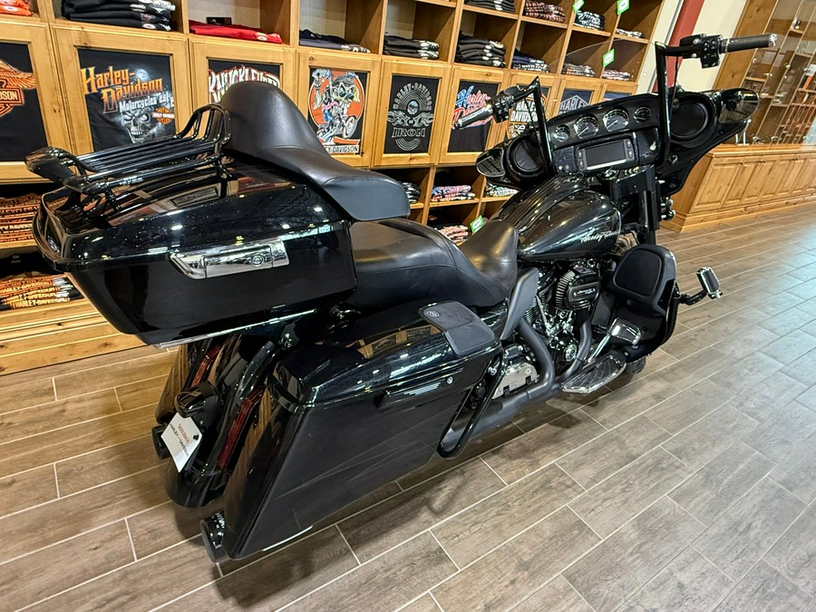 2017 Harley-Davidson CVO™ Street Glide®