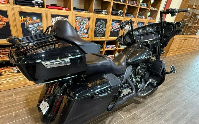 2017 Harley-Davidson CVO™ Street Glide®