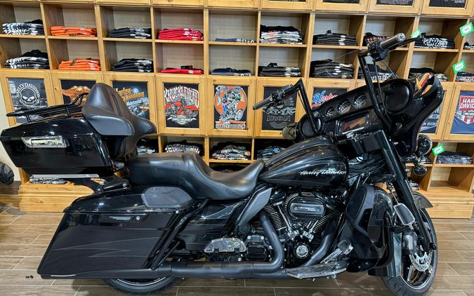 2017 Harley-Davidson CVO™ Street Glide®