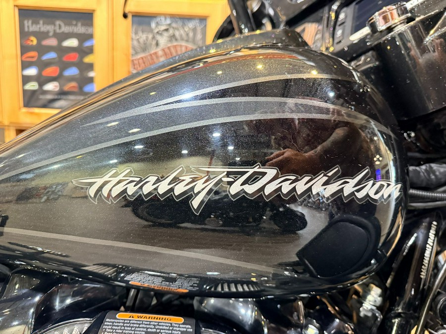 2017 Harley-Davidson CVO™ Street Glide®