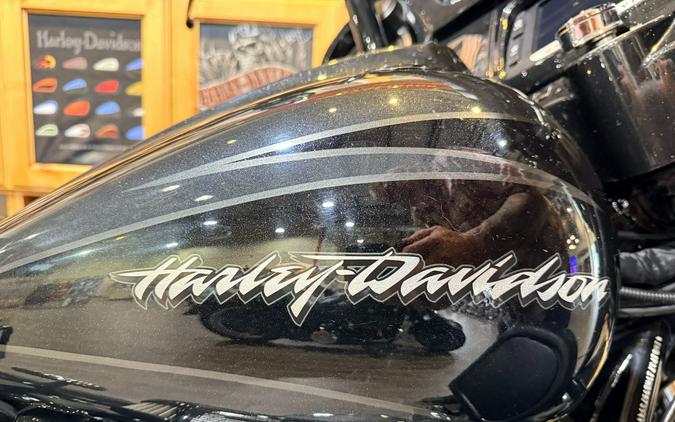 2017 Harley-Davidson CVO™ Street Glide®