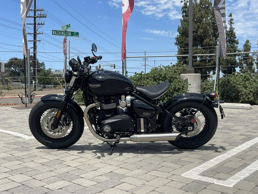 2024 Triumph Bonneville Bobber Jet Black