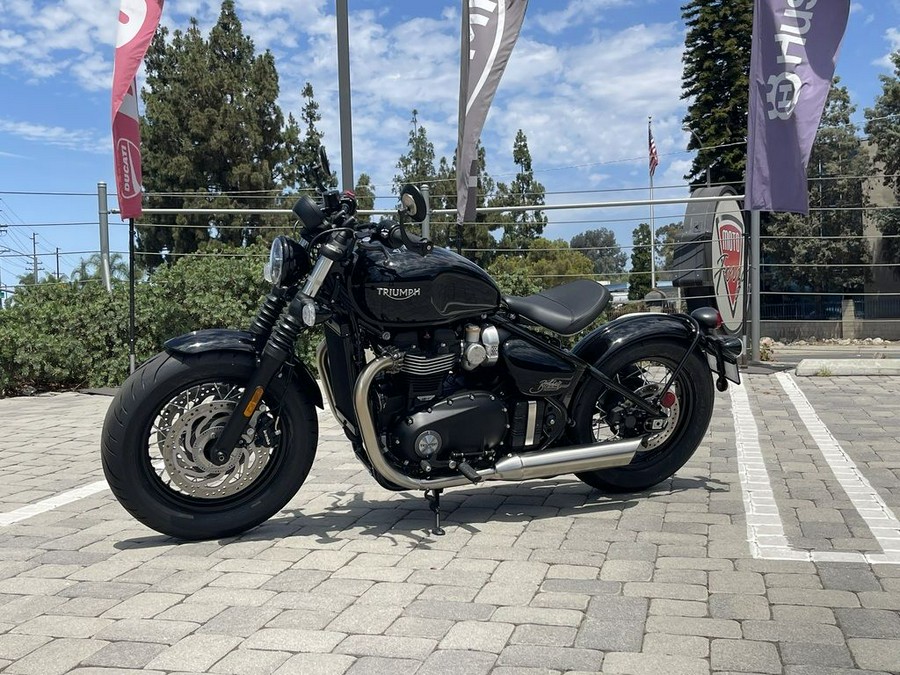 2024 Triumph Bonneville Bobber Jet Black