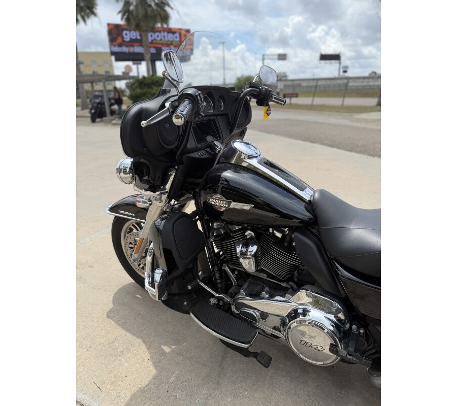 2022 Harley-Davidson Tri Glide Ultra Vivid Black