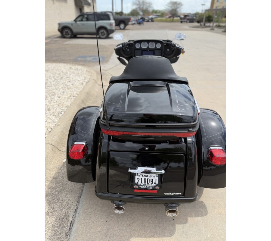 2022 Harley-Davidson Tri Glide Ultra Vivid Black