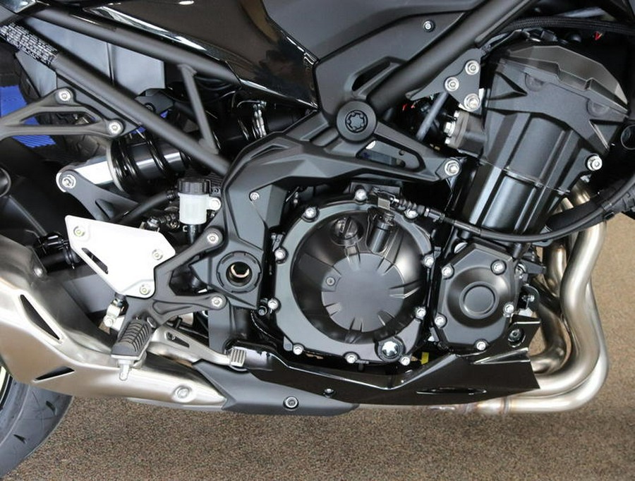 2024 Kawasaki Z900 ABS Metallic Spark Black/Metallic Matte Dark Gray