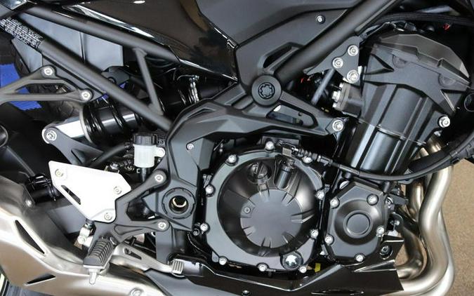 2024 Kawasaki Z900 ABS Metallic Spark Black/Metallic Matte Dark Gray