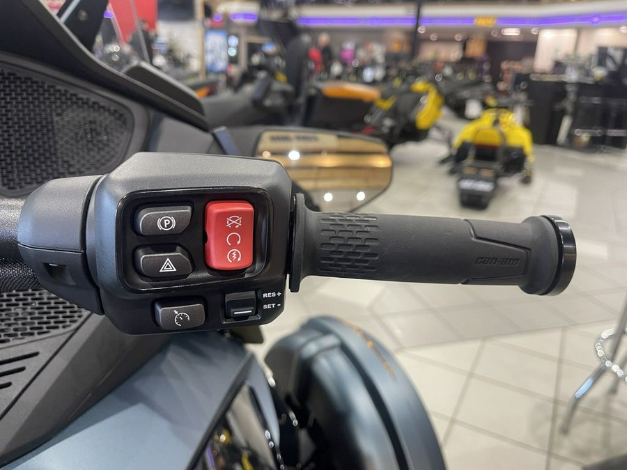 2025 Can-Am® Spyder RT Limited Dark Wheels