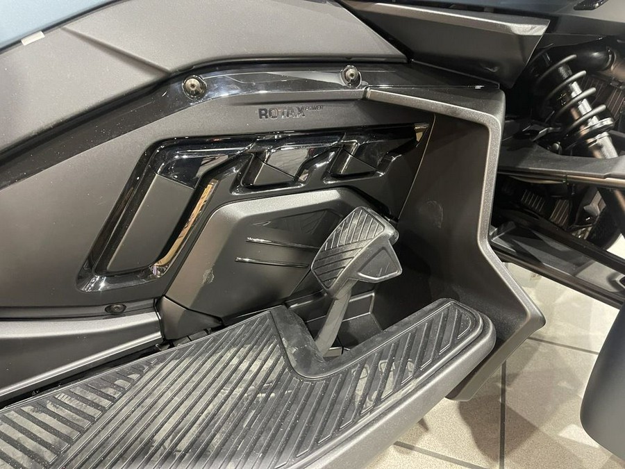 2025 Can-Am® Spyder RT Limited Dark Wheels