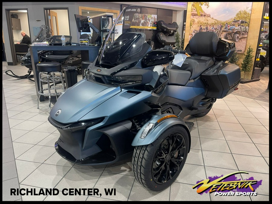 2025 Can-Am® Spyder RT Limited Dark Wheels