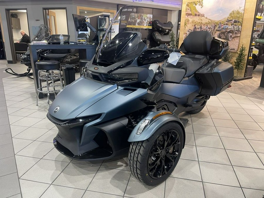 2025 Can-Am® Spyder RT Limited Dark Wheels
