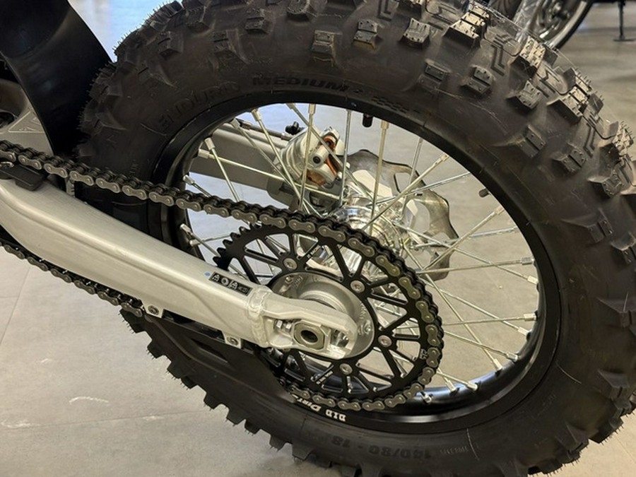 2026 Triumph TF 450-E Jet BlackPure White