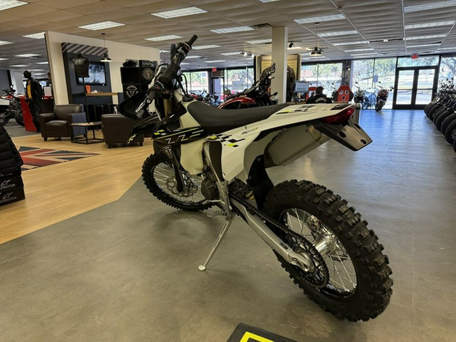 2026 Triumph TF 450-E Jet BlackPure White