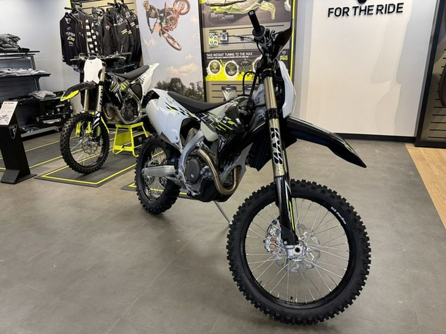 2026 Triumph TF 450-E Jet BlackPure White