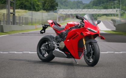 2027 Ducati Panigale V4 S Ducati Red