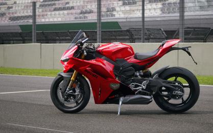 2027 Ducati Panigale V4 S Ducati Red