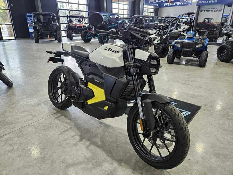 2025 Can-Am Pulse White Carbon Black