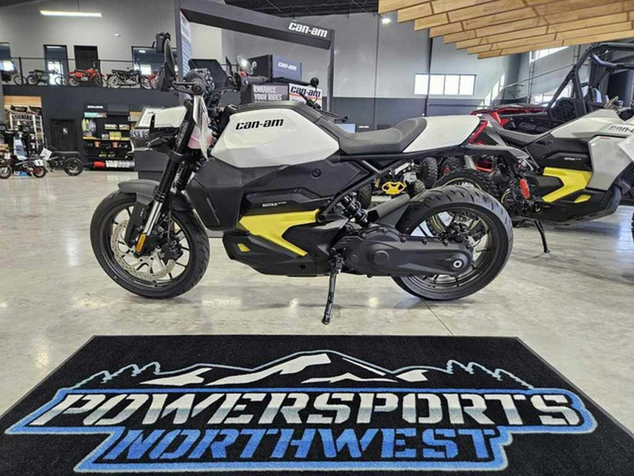 2025 Can-Am Pulse White Carbon Black