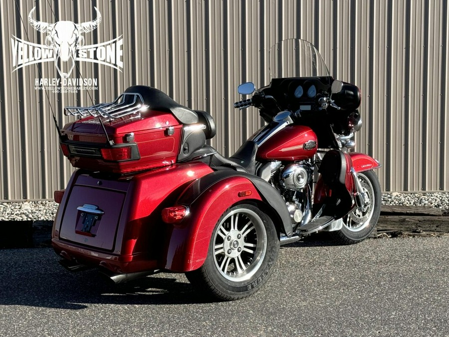 2013 Harley-Davidson Tri Glide™ Ultra Classic® Ember Red Sunglo