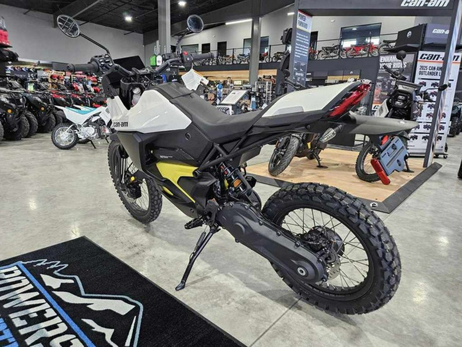 2025 Can-Am Origin White Carbon Black