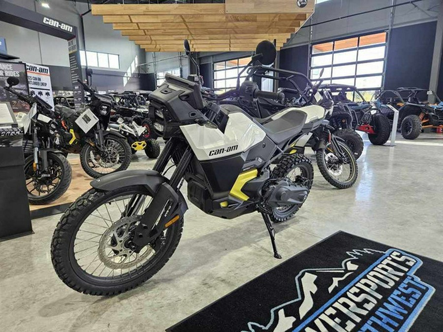 2025 Can-Am Origin White Carbon Black