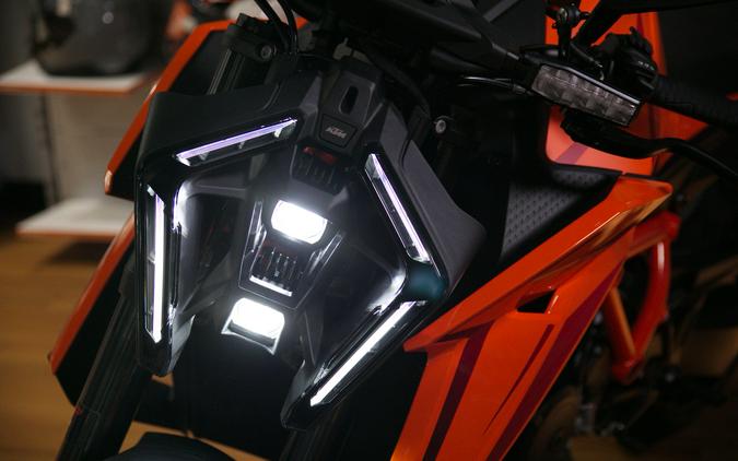 2026 KTM 1390 SUPERDUKE R EVO