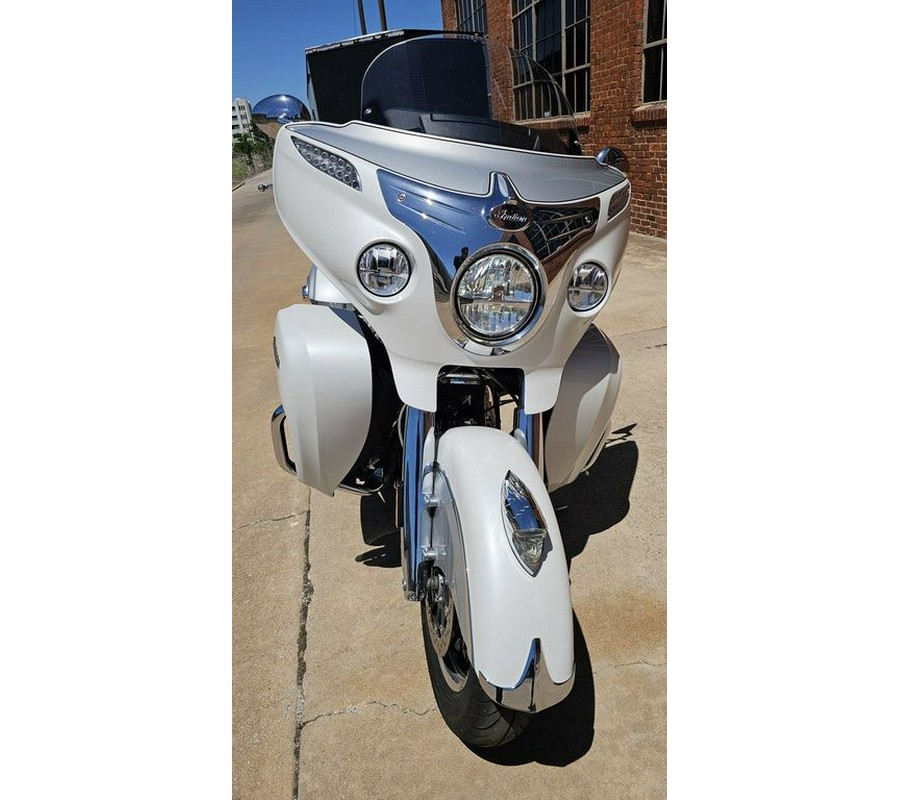 2018 Indian Motorcycle® Roadmaster® ABS Pearl White over Star Silver