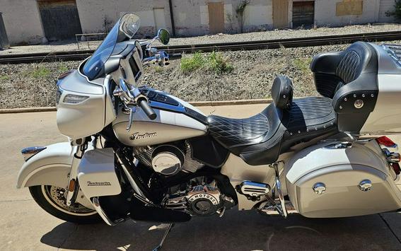 2018 Indian Motorcycle® Roadmaster® ABS Pearl White over Star Silver