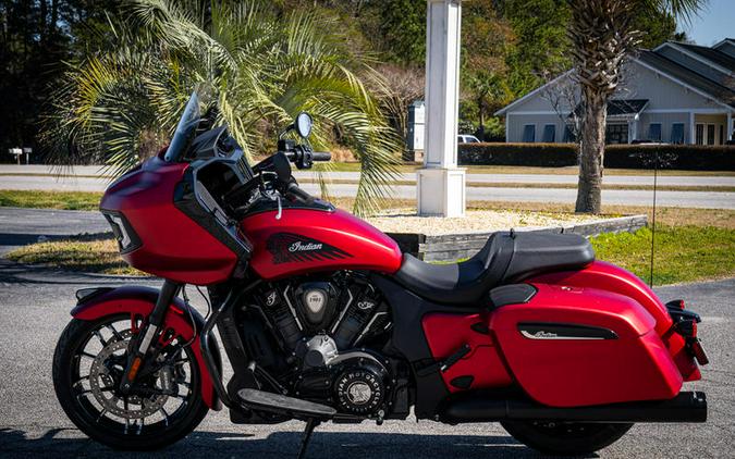 2024 Indian Motorcycle® Challenger® Dark Horse® w/PowerBand Audio Pkg Sunset Red Smoke