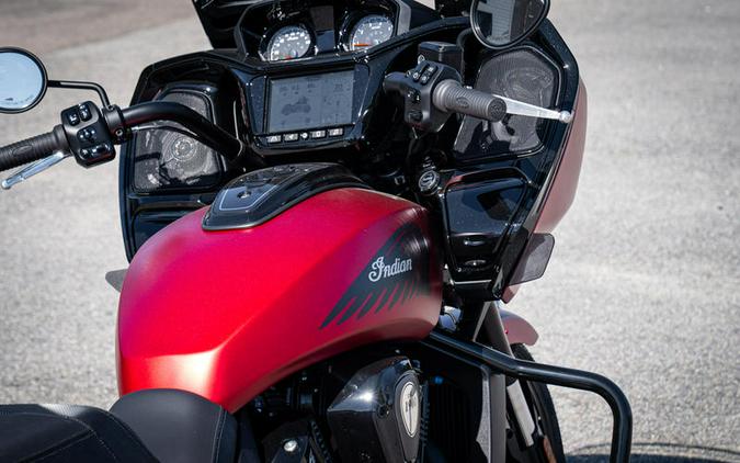 2024 Indian Motorcycle® Challenger® Dark Horse® w/PowerBand Audio Pkg Sunset Red Smoke