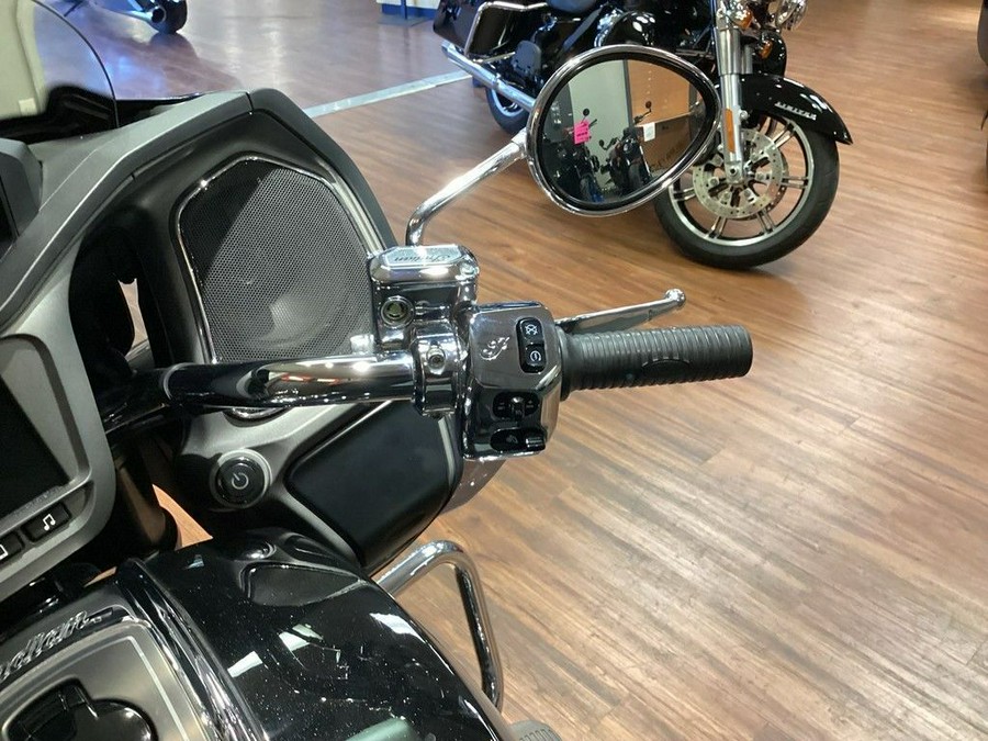 2020 Indian Motorcycle® Challenger Limited Thunder Black Pearl