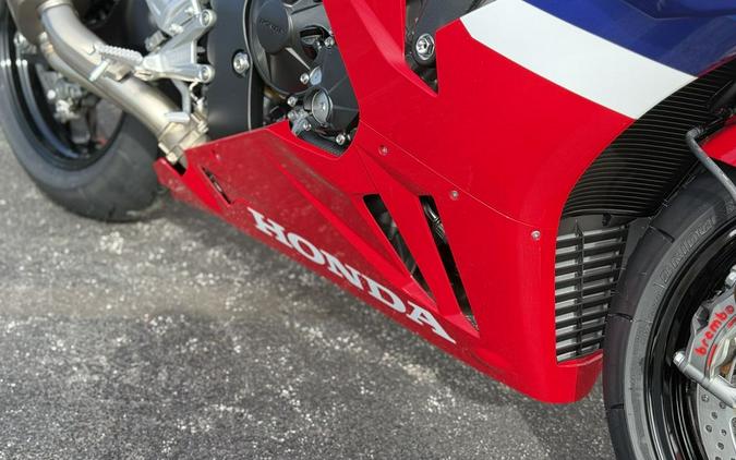 2027 Honda CBR1000RR-R Fireblade SP Grand Prix Red - 600074