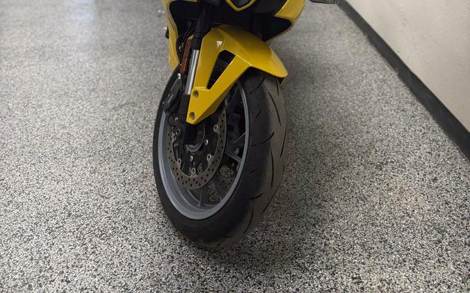 2024 Suzuki GSX-8R Pearl Ignite Yellow - US2985