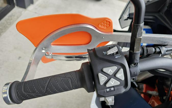 2024 KTM Adventure 890 R