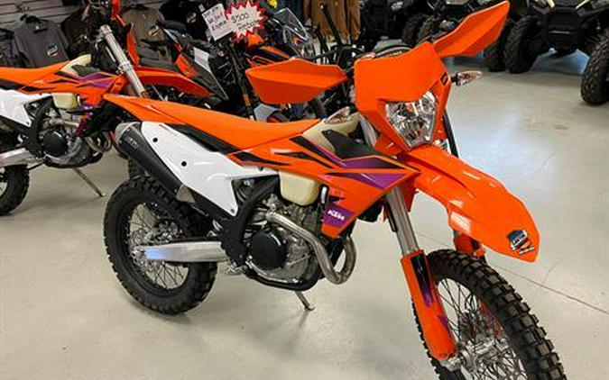 2024 KTM 500 EXC-F Six Days First Look [Fast Facts]