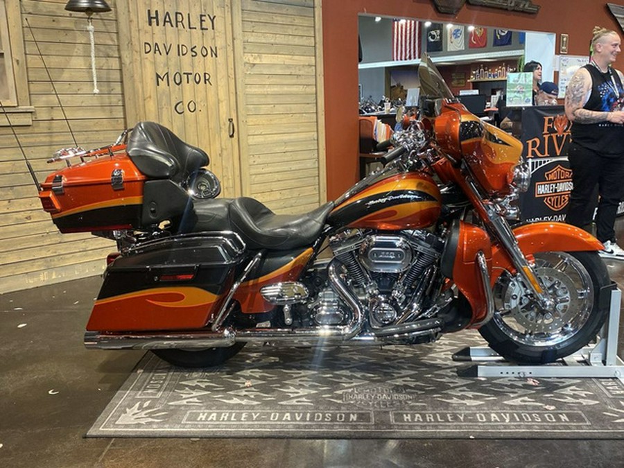 2013 Harley-Davidson FLHTCUSE8 - CVO Ultra Classic Electra Glide