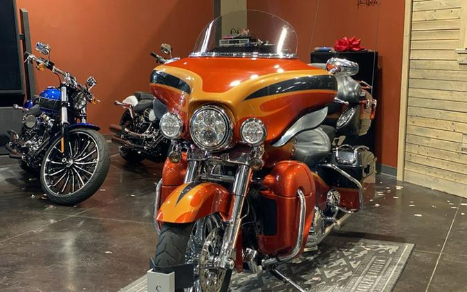 2013 Harley-Davidson FLHTCUSE8 - CVO Ultra Classic Electra Glide