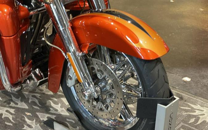 2013 Harley-Davidson FLHTCUSE8 - CVO Ultra Classic Electra Glide