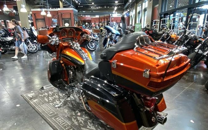 2013 Harley-Davidson FLHTCUSE8 - CVO Ultra Classic Electra Glide