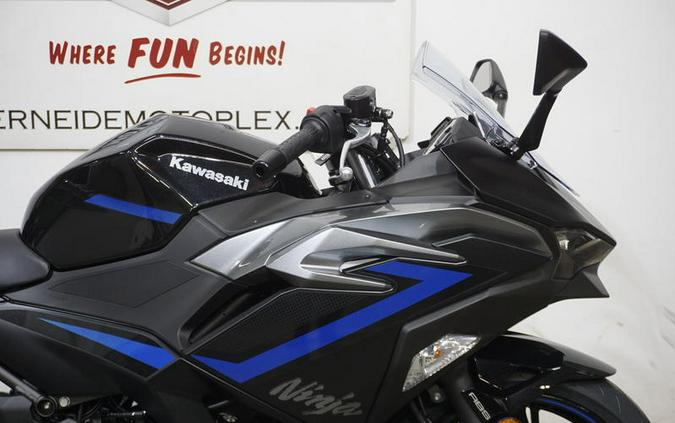 2025 Kawasaki Ninja® 500 ABS Metallic Flat Spark Black/Metallic Spark Black