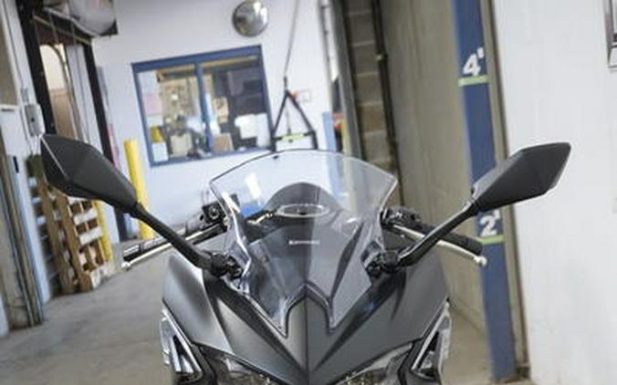 2025 Kawasaki Ninja® 500 ABS Metallic Flat Spark Black/Metallic Spark Black